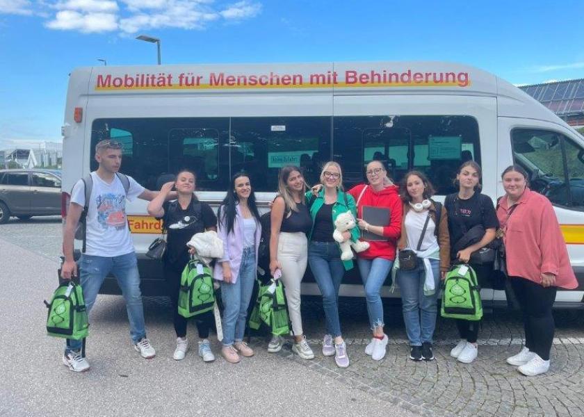 Abholung 9 Programmteilnehmer mit Kleinbus vom Flughafen München