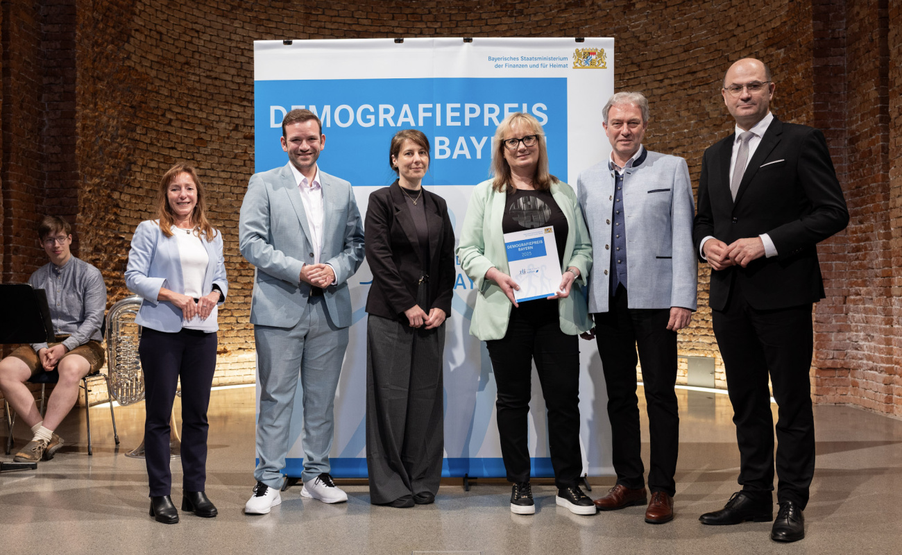 Heimatminister Albert Füracker mit Vertreterinnen des BRK Kreisverbands Kronach