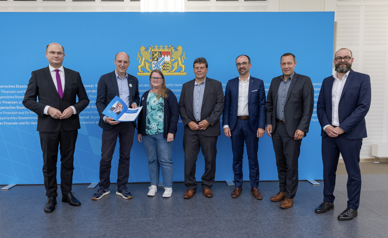 Heimatminister Albert Füracker mit Vertretern des Avanti - Mobile Zukunft Schwarzenbruck e.V.