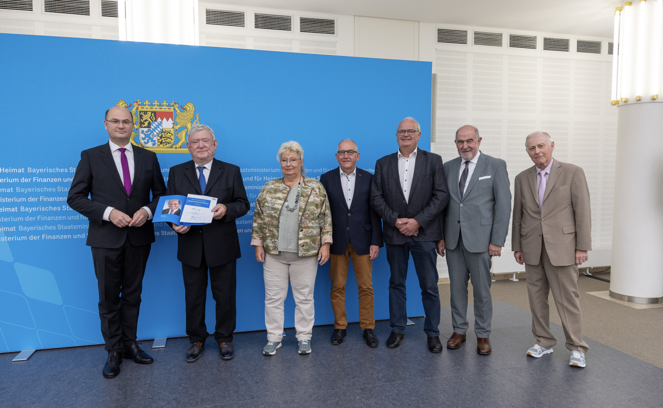 Heimatminister Albert Füracker mit Vertretern des PYR-einander e.V.
