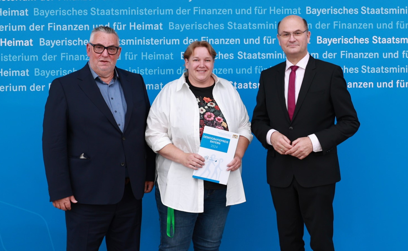 Heimatminister Albert Füracker mit Steffi Leitz (Die Gute Stube e.V.)