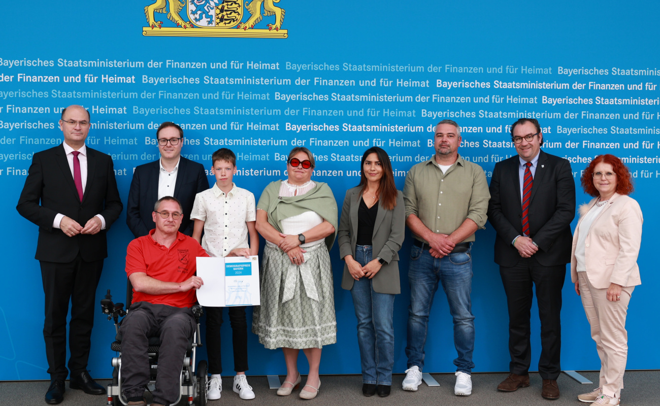 Heimatminister Albert Füracker mit Vertretern des SSV Biburg & TSV Offenstetten