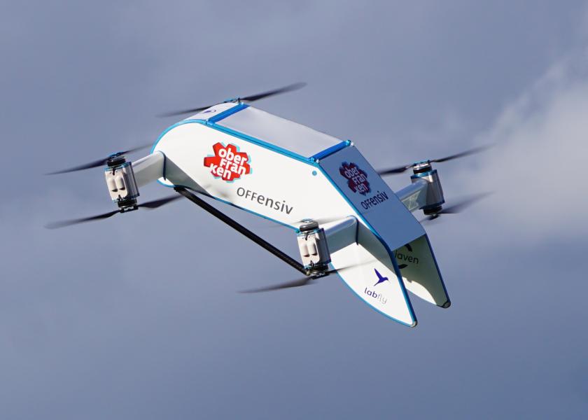 fliegende Drohne zur Medikamentenlieferung 