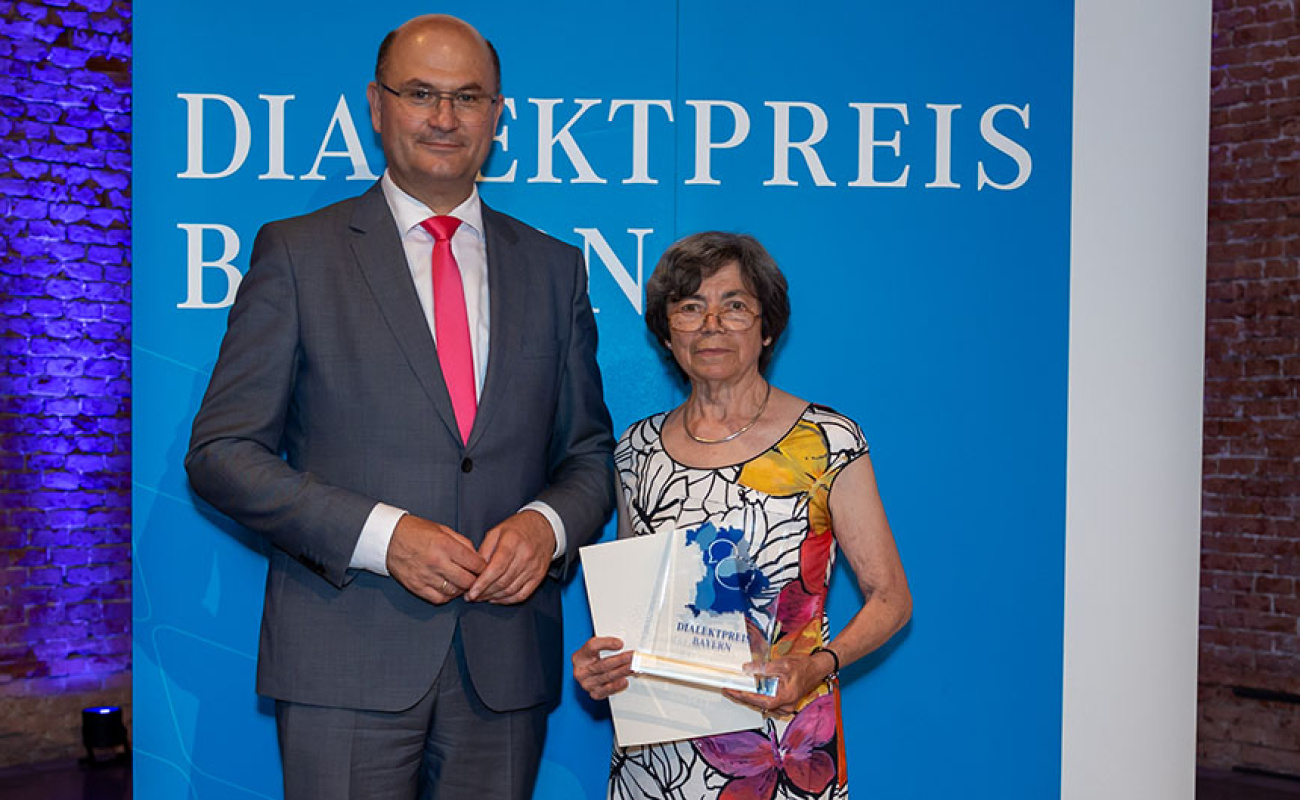 Heimatminister Albert Füracker mit Grete Pickl