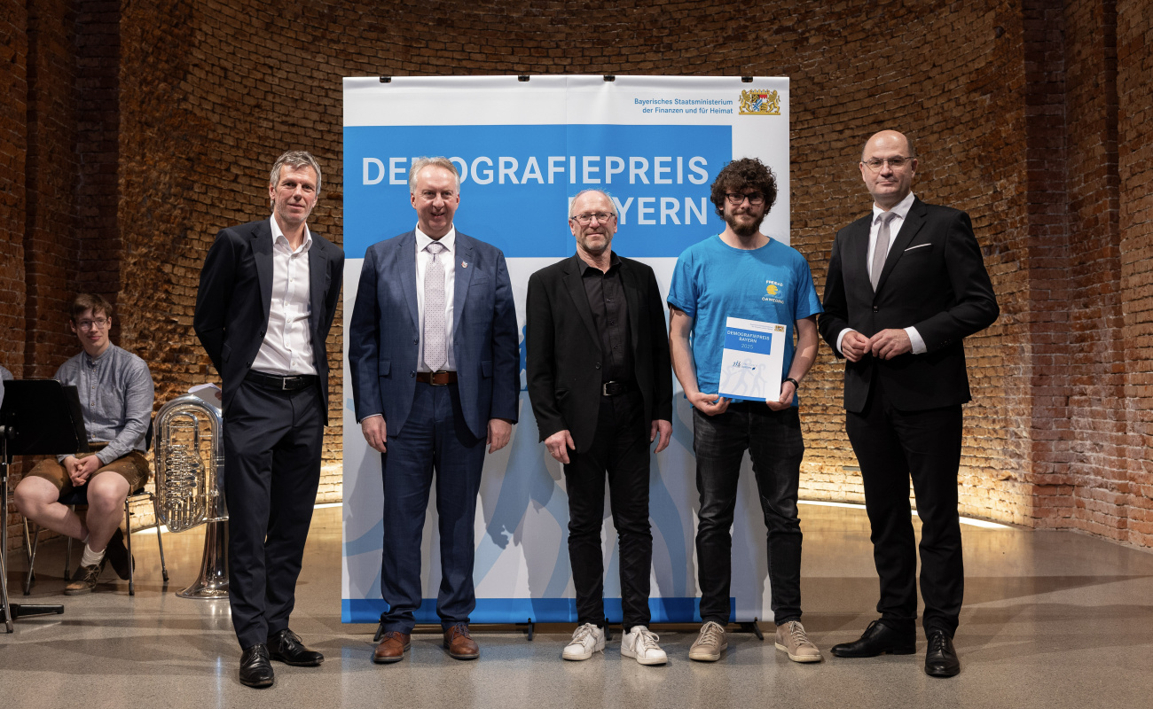 Heimatminister Albert Füracker mit Moritz Gierl (Förderverein Bad Einweging e.V.)