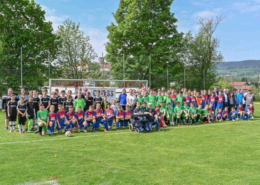 Gruppenfoto des Inklusions-Fußball-Turniers