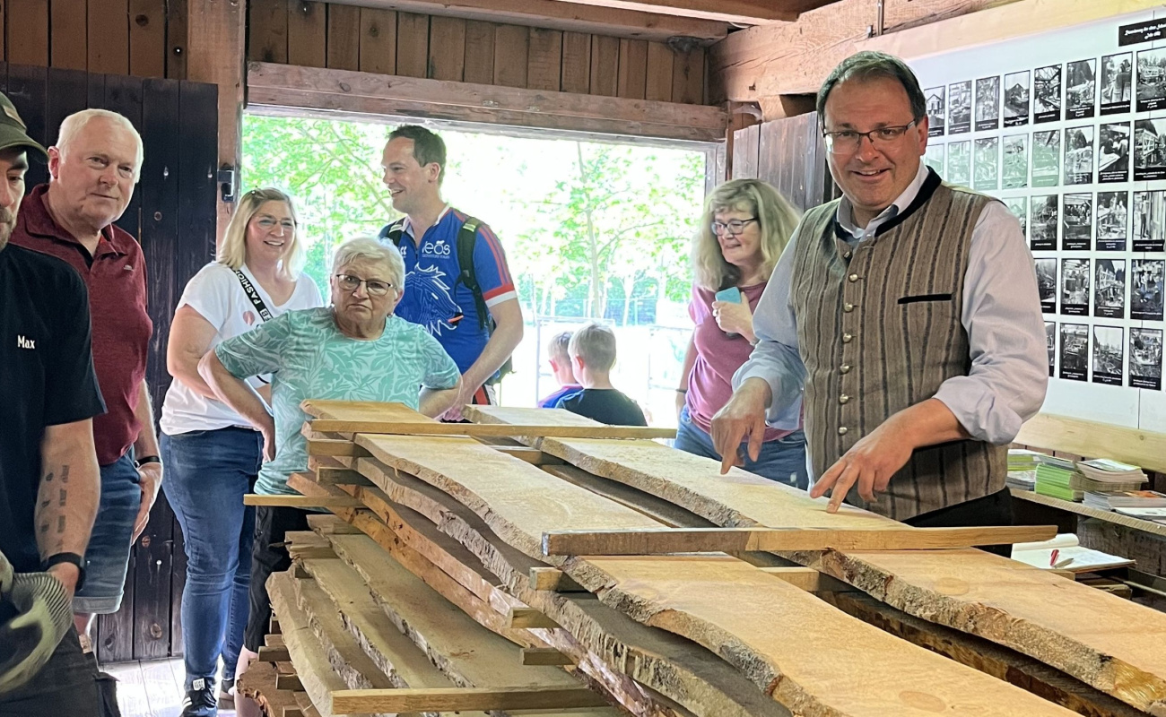 Heimatstaatssekretär Schöffel in der Schneidmühle Stadtsteinach