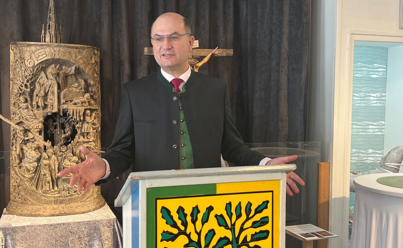 Heimatminister Füracker bei Grußworten im Stadtmuseum Nittenau