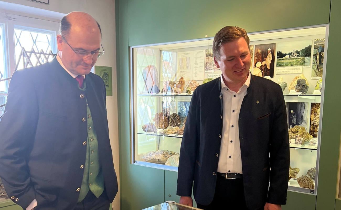 Heimatminister Füracker mit Bürgermeister Boml bei Rundgang durch Stadtmuseum