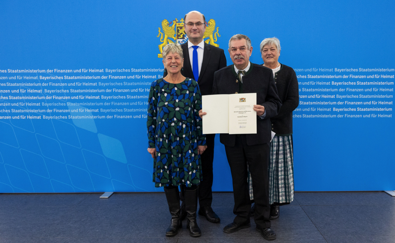 Heimatminister Albert Füracker mit Bairische Sprache und Mundarten Chiemgau-Inn e.V.