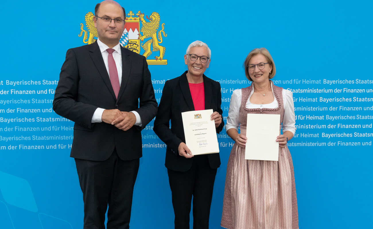 Heimatminister Albert Füracker mit Dr. Edith Burkhart-Funk und Dr. Brigitte Schwarz