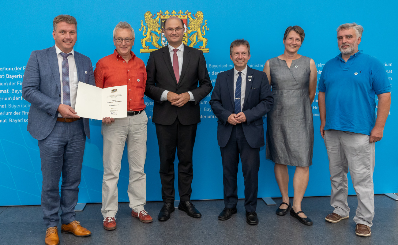 Heimatminister Albert Füracker mit Edzerdla 2