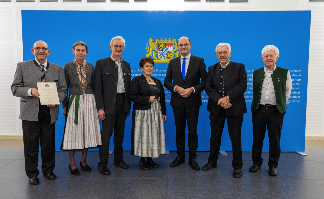 Heimatminister Albert Füracker mit Förderverein Bairische Sprache und Dialekte e.V.