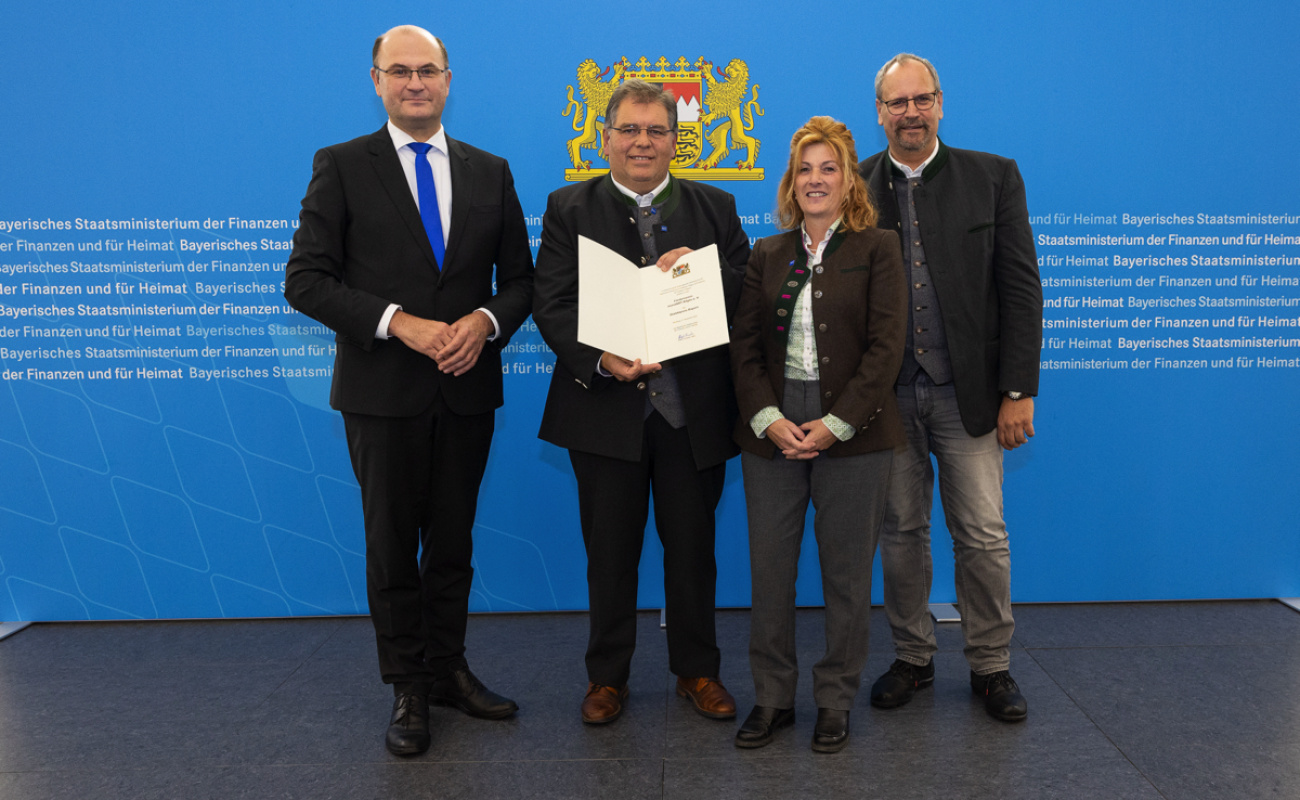 Heimatminister Albert Füracker mit Förderverein mundART Allgäu e.V.