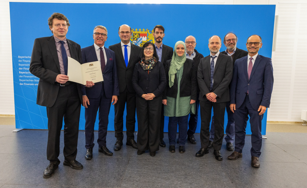 Heimatminister Albert Füracker mit Johann-Andreas-Schmeller-Gesellschaft e.V.