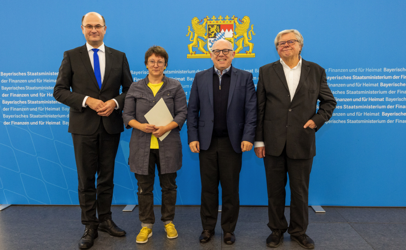 Heimatminister Albert Füracker mit Münchener Turmschreiber
