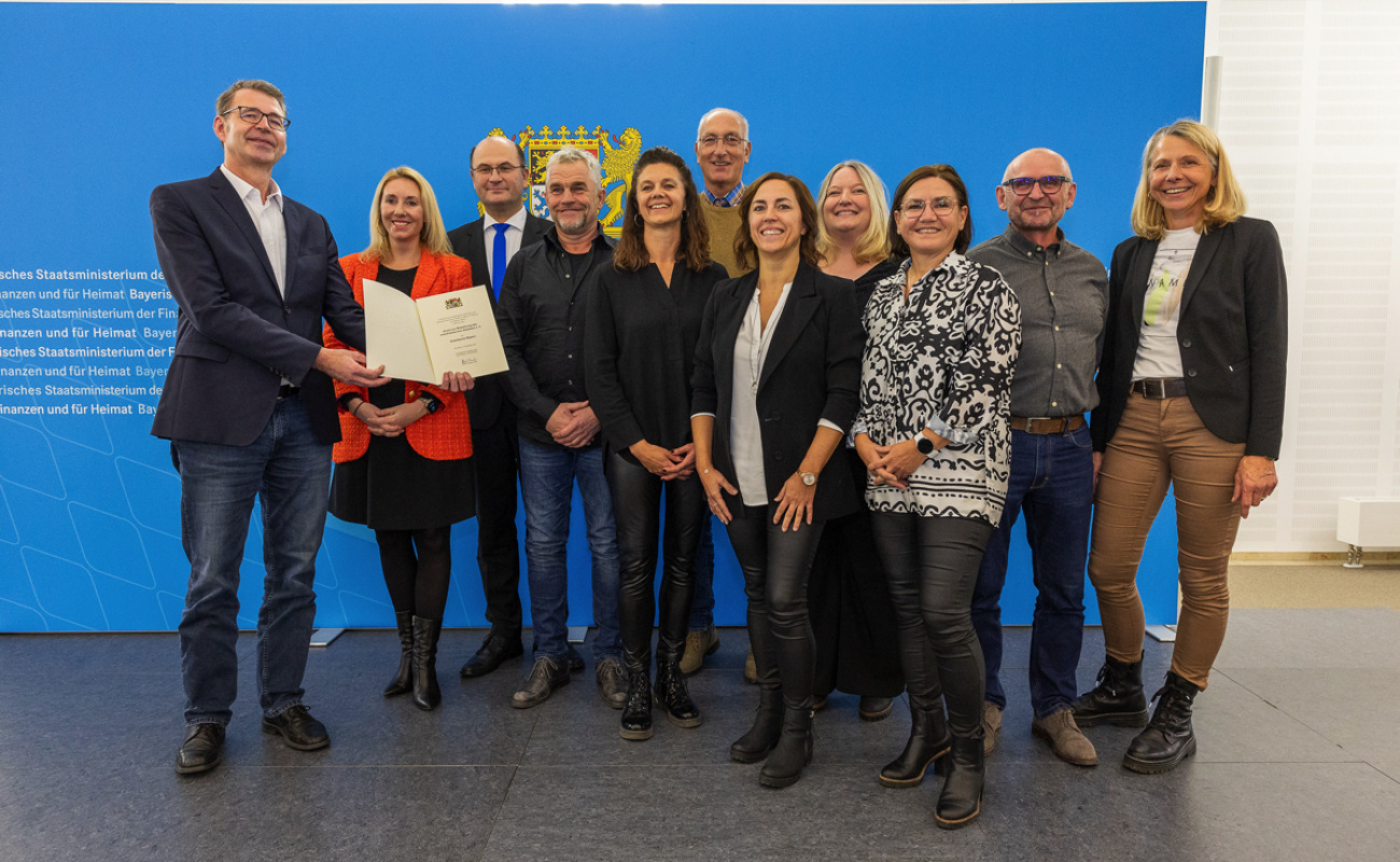 Heimatminister Albert Füracker mit Verein zur Bewahrung des unterfränkischen Dialektes e.V.