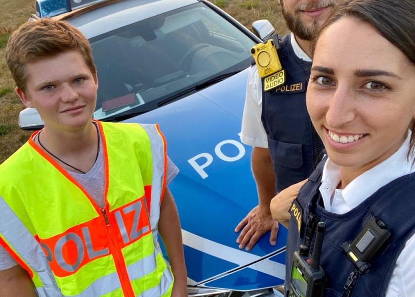Jobentdecker Lasse bei seinem Tag mit der Polizei
