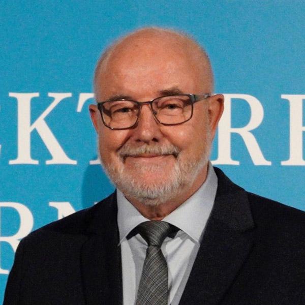 Dr. Manfred Renn