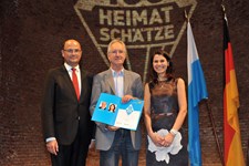 Heimatminister Albert Füracker und Kunstministerin Prof. Dr. med. Marion Kiechle prämieren 100 Heimatschätze