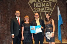Heimatminister Albert Füracker und Kunstministerin Prof. Dr. med. Marion Kiechle prämieren 100 Heimatschätze