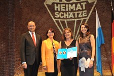 Heimatminister Albert Füracker und Kunstministerin Prof. Dr. med. Marion Kiechle prämieren 100 Heimatschätze