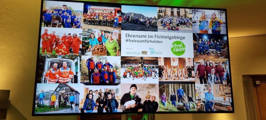 Präsentation Ehrenamt im Fichtelgebirge #freiraumfürhelden mit Fotos verschiedener ehrenamtlich tätige Personen