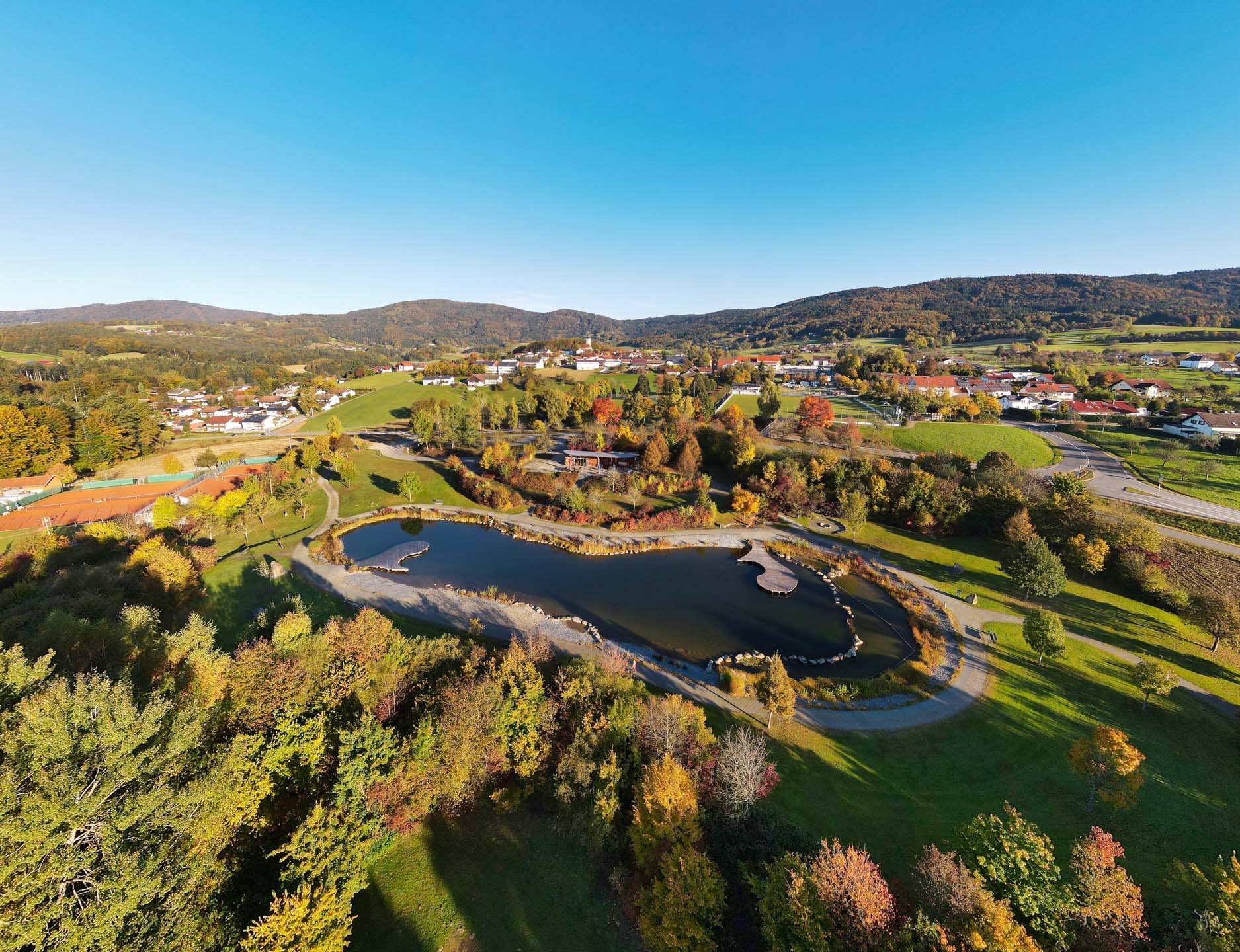 Luftaufnahme der Gemeinde Lalling