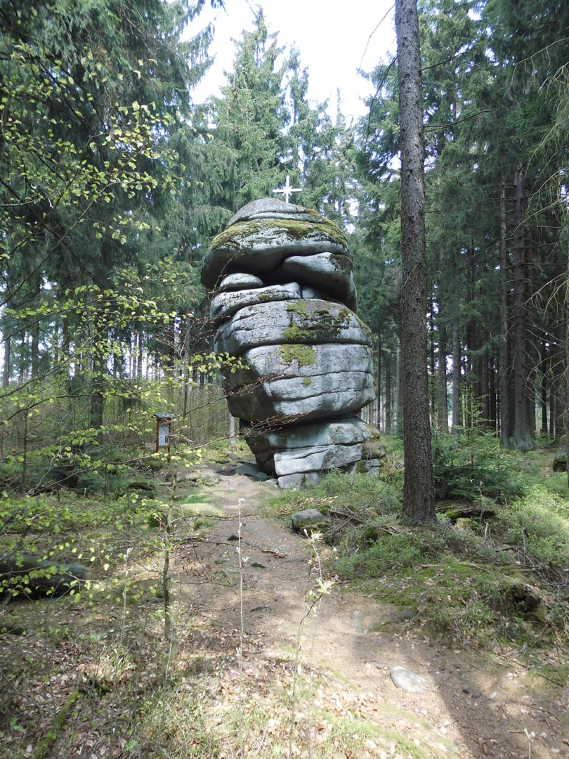 „Der Steinerne Brotlaib bei der Burgruine Schellenberg“