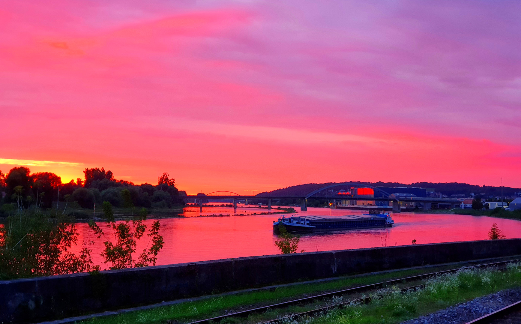 Donaubrücken- und Werft-Blick