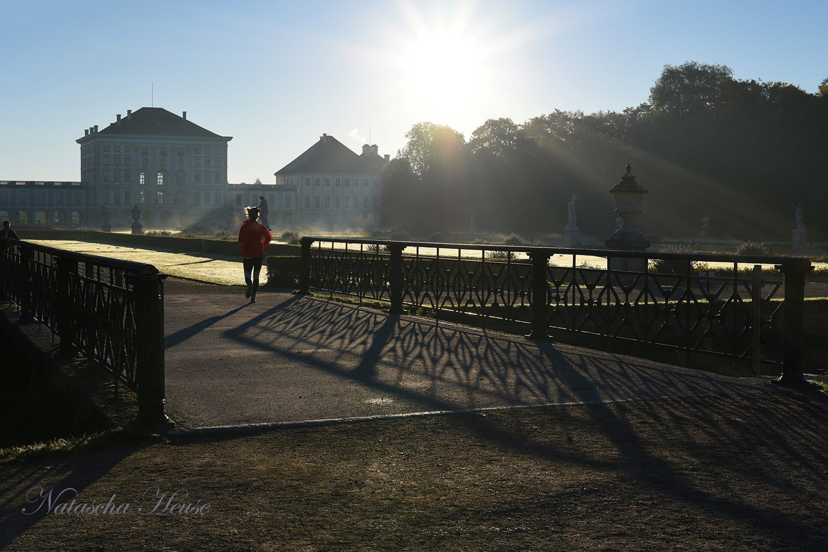 Joggerin im Nymphenburger Schloßpark