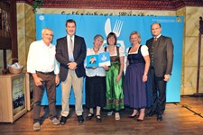 Ministerpräsident Dr. Markus Söder, Heimatminister Albert Füracker und die Präsidentin des DEHOGA Bayern e. V., Angela Inselkammer, prämieren die 100 besten Heimatwirtschaften
