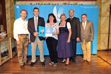 Ministerpräsident Dr. Markus Söder, Heimatminister Albert Füracker und die Präsidentin des DEHOGA Bayern e. V., Angela Inselkammer, prämieren die 100 besten Heimatwirtschaften
