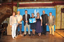 Ministerpräsident Dr. Markus Söder, Heimatminister Albert Füracker und die Präsidentin des DEHOGA Bayern e. V., Angela Inselkammer, prämieren die 100 besten Heimatwirtschaften
