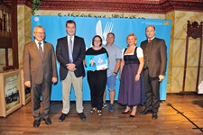 Ministerpräsident Dr. Markus Söder, Heimatminister Albert Füracker und die Präsidentin des DEHOGA Bayern e. V., Angela Inselkammer, prämieren die 100 besten Heimatwirtschaften
