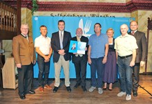 Ministerpräsident Dr. Markus Söder, Heimatminister Albert Füracker und die Präsidentin des DEHOGA Bayern e. V., Angela Inselkammer, prämieren die 100 besten Heimatwirtschaften
