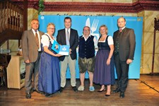 Ministerpräsident Dr. Markus Söder, Heimatminister Albert Füracker und die Präsidentin des DEHOGA Bayern e. V., Angela Inselkammer, prämieren die 100 besten Heimatwirtschaften
