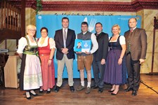 Ministerpräsident Dr. Markus Söder, Heimatminister Albert Füracker und die Präsidentin des DEHOGA Bayern e. V., Angela Inselkammer, prämieren die 100 besten Heimatwirtschaften
