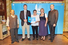 Ministerpräsident Dr. Markus Söder, Heimatminister Albert Füracker und die Präsidentin des DEHOGA Bayern e. V., Angela Inselkammer, prämieren die 100 besten Heimatwirtschaften
