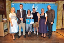 Ministerpräsident Dr. Markus Söder, Heimatminister Albert Füracker und die Präsidentin des DEHOGA Bayern e. V., Angela Inselkammer, prämieren die 100 besten Heimatwirtschaften
