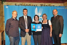 Ministerpräsident Dr. Markus Söder, Heimatminister Albert Füracker und die Präsidentin des DEHOGA Bayern e. V., Angela Inselkammer, prämieren die 100 besten Heimatwirtschaften
