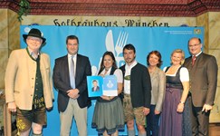 Ministerpräsident Dr. Markus Söder, Heimatminister Albert Füracker und die Präsidentin des DEHOGA Bayern e. V., Angela Inselkammer, prämieren die 100 besten Heimatwirtschaften
