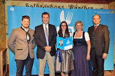 Ministerpräsident Dr. Markus Söder, Heimatminister Albert Füracker und die Präsidentin des DEHOGA Bayern e. V., Angela Inselkammer, prämieren die 100 besten Heimatwirtschaften
