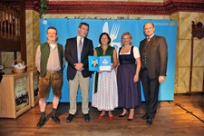 Ministerpräsident Dr. Markus Söder, Heimatminister Albert Füracker und die Präsidentin des DEHOGA Bayern e. V., Angela Inselkammer, prämieren die 100 besten Heimatwirtschaften
