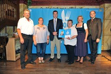 Ministerpräsident Dr. Markus Söder, Heimatminister Albert Füracker und die Präsidentin des DEHOGA Bayern e. V., Angela Inselkammer, prämieren die 100 besten Heimatwirtschaften
