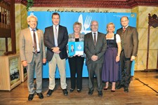 Ministerpräsident Dr. Markus Söder, Heimatminister Albert Füracker und die Präsidentin des DEHOGA Bayern e. V., Angela Inselkammer, prämieren die 100 besten Heimatwirtschaften
