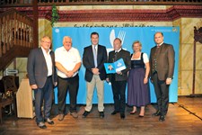 Ministerpräsident Dr. Markus Söder, Heimatminister Albert Füracker und die Präsidentin des DEHOGA Bayern e. V., Angela Inselkammer, prämieren die 100 besten Heimatwirtschaften
