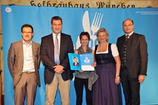 Ministerpräsident Dr. Markus Söder, Heimatminister Albert Füracker und die Präsidentin des DEHOGA Bayern e. V., Angela Inselkammer, prämieren die 100 besten Heimatwirtschaften
