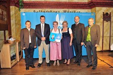 Ministerpräsident Dr. Markus Söder, Heimatminister Albert Füracker und die Präsidentin des DEHOGA Bayern e. V., Angela Inselkammer, prämieren die 100 besten Heimatwirtschaften
