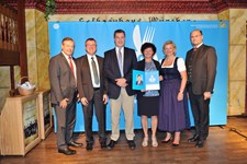 Ministerpräsident Dr. Markus Söder, Heimatminister Albert Füracker und die Präsidentin des DEHOGA Bayern e. V., Angela Inselkammer, prämieren die 100 besten Heimatwirtschaften
